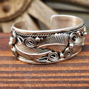 Vintage Old Pawn Navajo Sterling Silver Cuff Bracelet – Handmade Feather Motif – 52.3g – One of a Kind