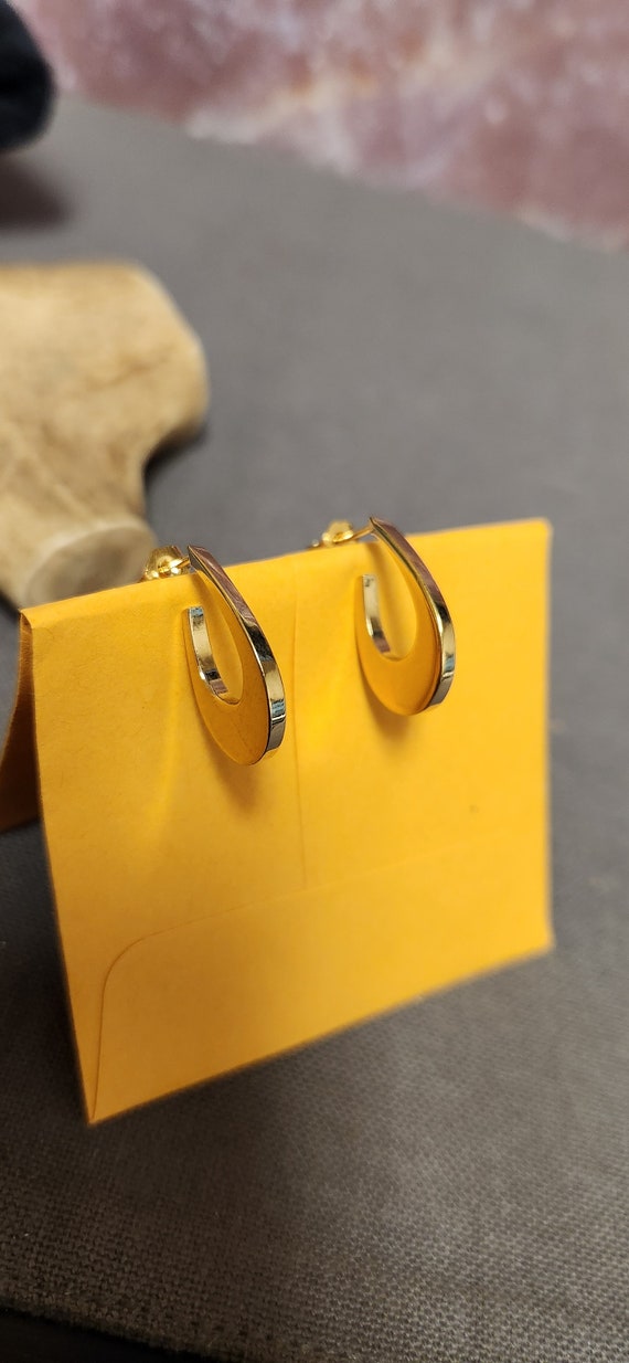 Jug Hoop Earrings | Gold main image 0