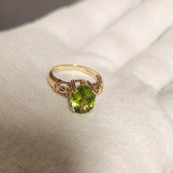 Vintage Oval Light Green Peridot Ring - 10k Yello… - image 4