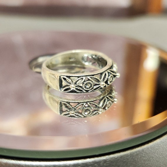 Unique Sterling Silver Pattern Ring - Ladies Size… - image 3