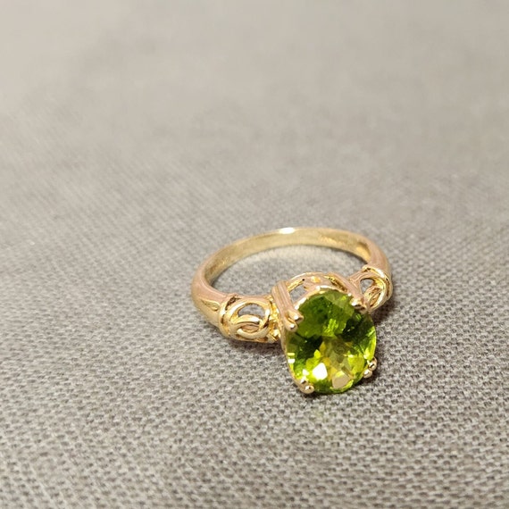 Vintage Oval Light Green Peridot Ring - 10k Yello… - image 8