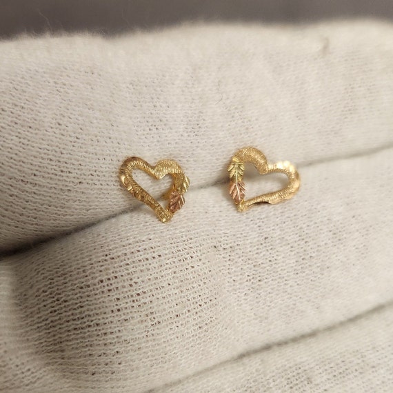 Vintage 10K Black Hills Gold Heart Earrings with … - image 3