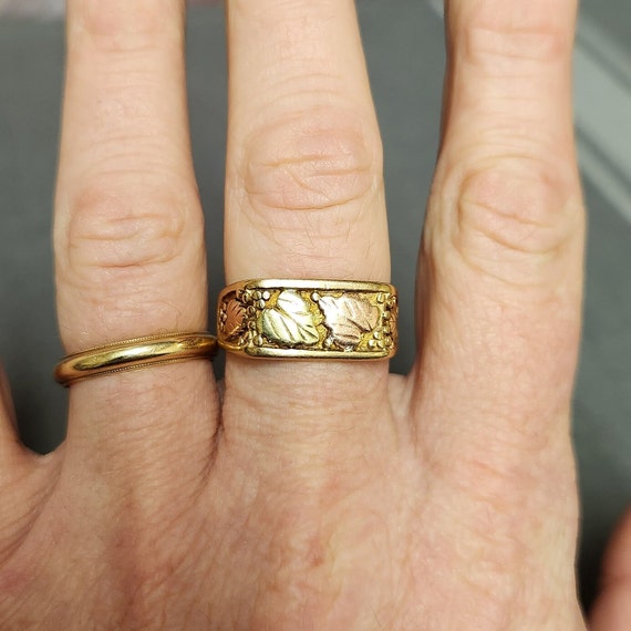 Vintage Men's Heavy 10k Gold Ring with Black Hill… - image 7