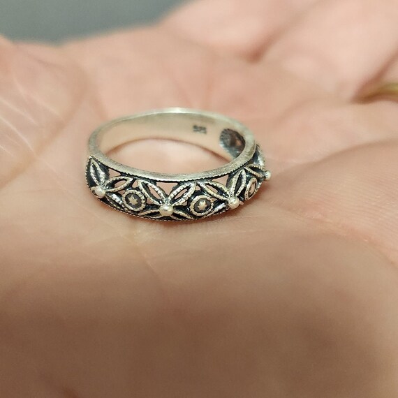 Unique Sterling Silver Pattern Ring - Ladies Size… - image 5