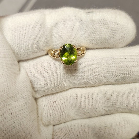 Vintage Oval Light Green Peridot Ring - 10k Yello… - image 5