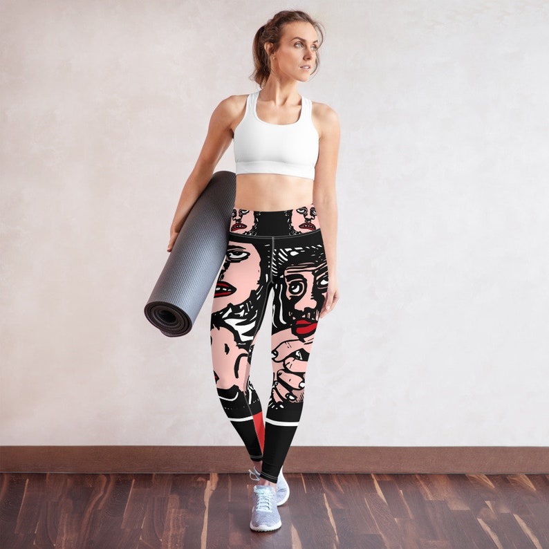 Leggings with big hands drawing