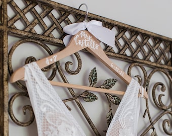 Hand Calligraphy Wood Dress Hanger|Personalized Wedding Party Dress Hanger |Custom Bridal Dress Hanger|Bridesmaid Dress Hangers|Bridal Gifts
