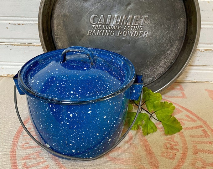 Vintage Blue and White Splatter Enamelware Pail With Lid Bail Handled