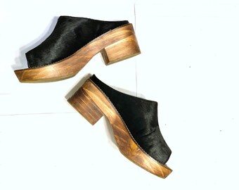 wide width wooden clogs