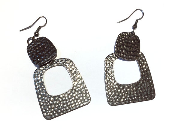 Embossed Squared Metallic Layered Dangle Earrings