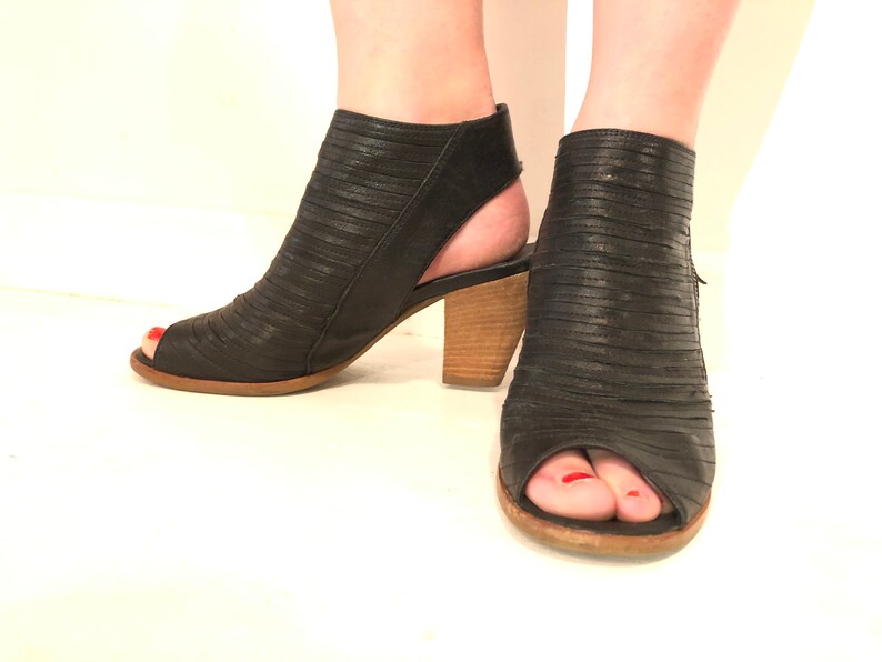 buckle round toe slingbacks wedge heel