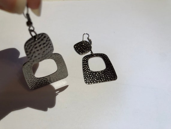 Embossed Squared Metallic Layered Dangle Earrings - image 3