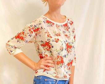 Sheer White Floral Patterned 3/4 Sleeves Cotton-Hemmed Blouse