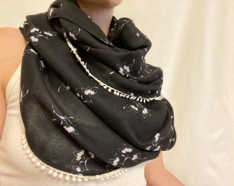 Contrast Pattern Infinity Scarf