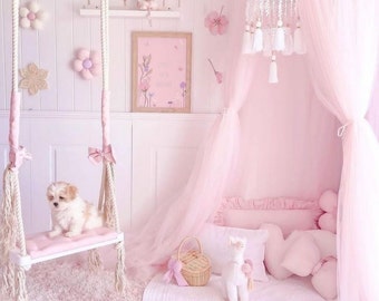 Columpio infantil de interior "Princess Cloud Catcher". Columpio Kiigik de diseño de cuento de hadas con cojín rosa empolvado y lazos.