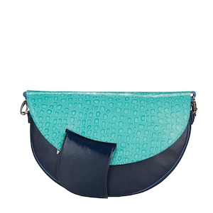 Half Moon ShoulderBags, halbrunde marineblaue Handtasche, Damenleder Geldbörse, zweifarbige Umhängetasche, verstellbarer Riemen, handgefertigt in Polen