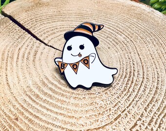 Cute Ghost Enamel Pin for Halloween Lovers – Spooky Boo Ghost Lapel Pin for Backpacks, Jackets, Gifts, or Pin Collectors