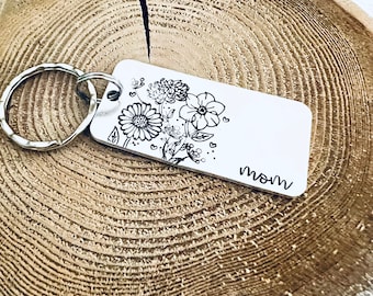 Personalized Birth Flower Keychain for Mom | Mom Birth Flower Custom Keychain