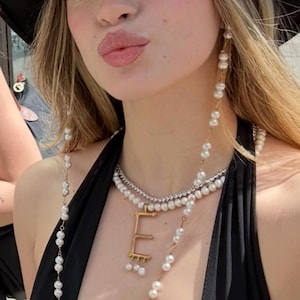 Collar de Bella Hadid, collar de perlas de Ana Bolena, collar con letras, collar personalizable, joyas históricas, collar con letras de perlas