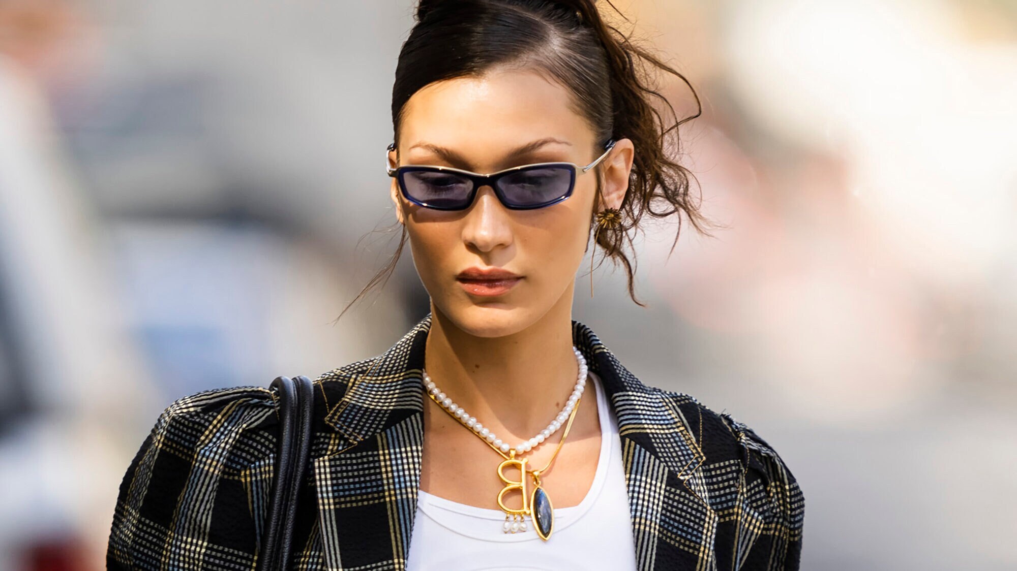 Bella Hadid Necklaceanne Boleyn Pearl 