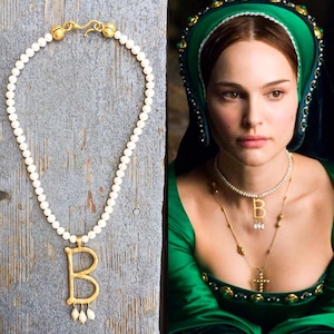 Collar de Bella Hadid, collar de perlas de Ana Bolena, collar personalizable, joyas históricas, collar con letras, colgante de perlas, Natalie Portman