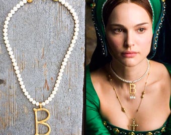 Bella Hadid Necklace, Anne Boleyn Pearl Necklace, Customizable necklace, Historic Jewelry, Letter necklace, Pearl Pendant, Natalie Portman