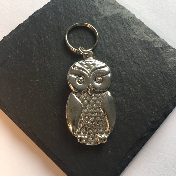 Porte-clés hibou, étain anglais moderne britannique fait à la main, porte-clés en étain, porte-clés en argent hibou, porte-clés en argent hibou, cadeau en argent hibou, porte-clés hibou en argent, porte-clés hibou