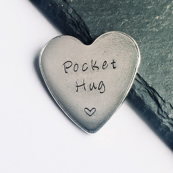 Pocket Hug Ficha de recuerdo de corazón personalizada, peltre, estampado a mano con su mensaje / palabras, regalo de distancia social, regalo de aislamiento, regalo del NHS