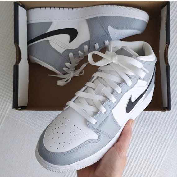 Custom Nike Air Jordan 1 mid
