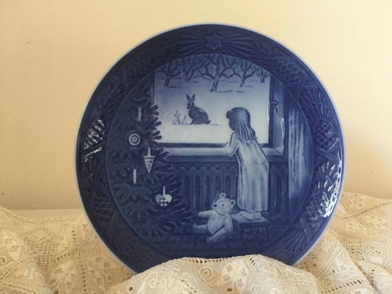 Waiting for Christmas 1982 Royal Copenhagen Christmas Plate