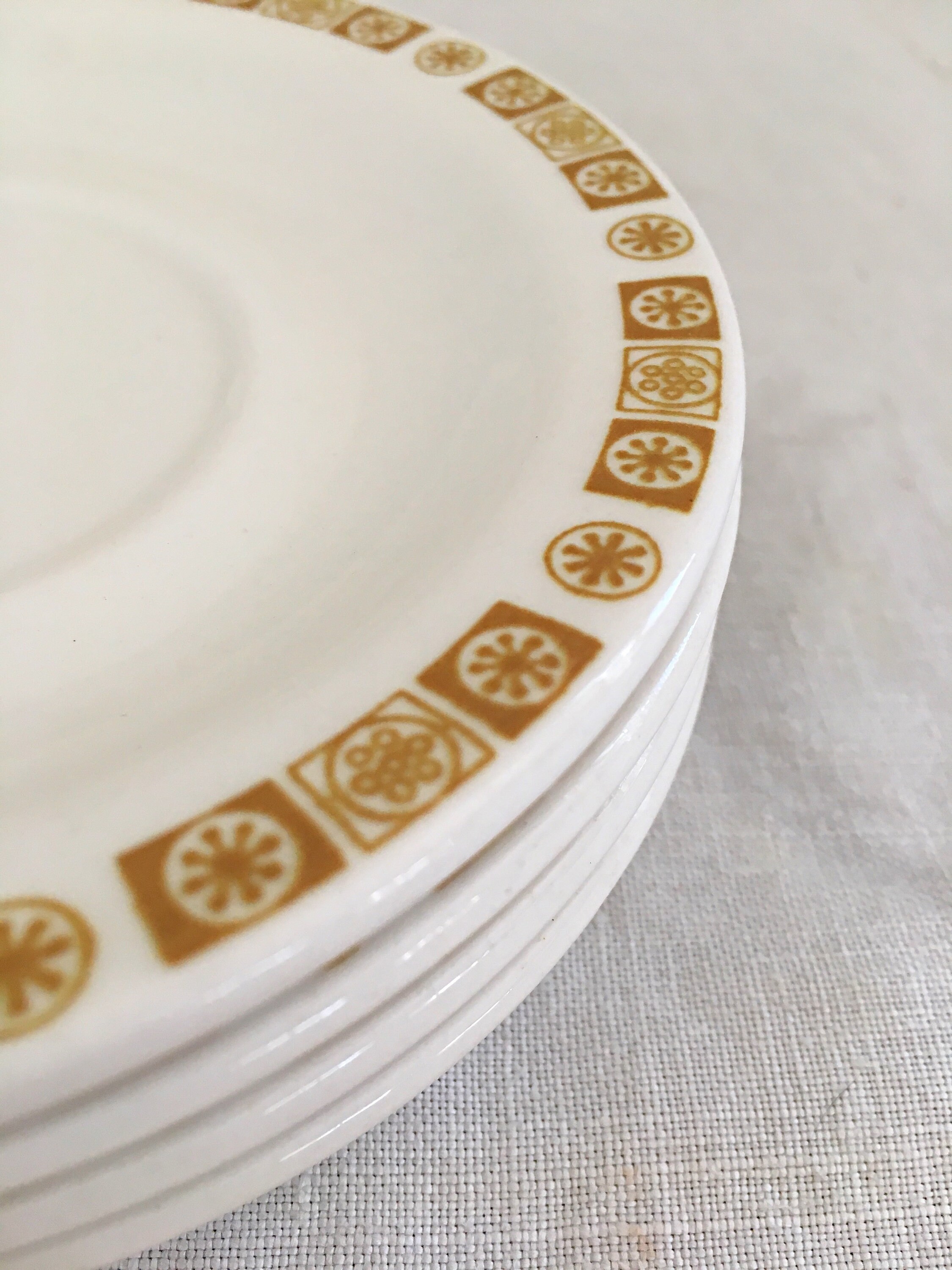 Buffalo China Restaurant Ware Set of Retro Plates, Atomic