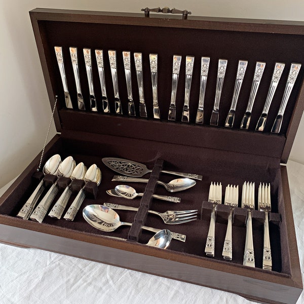 Community Plate, Coronation, Silverplate Flatware Complete Set with Case, 88 Pieces, Service for 16