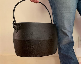 Huge Antique Cast Iron Cauldron, Marietta PA Gate Mark