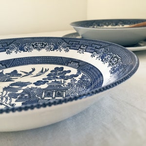 Blue Willow Serving Bowl, 8 Inch Round