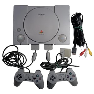 Sony PlayStation 1 SCPH-7000 (日本版) PS1 本体、純正OEMパーツ、コントローラー2個、メモリーカード、AC&AVケーブル付属、テスト済み