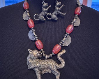 Messing Tiger mit Spiralmuster, Wachsausschmelz, Vintage große rote Karneol Perlen, passende Ohrringe