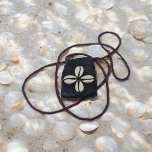 Afrikanisches Amulett, um Geld zu verdienen. schwarz - Afrikanische Kunstamulette - Geheimnisse des Fon Vodoun, Benin - religiöse Kunst