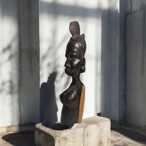 Bust of an African woman Gallery of art, antiquity, African crafts