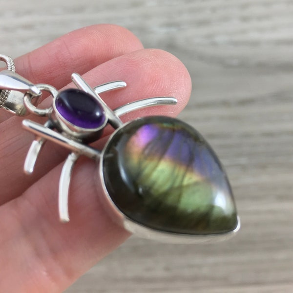 Unique! Purple Labradorite / Spectrolite Pendant on 925 Sterling Silver - LOVELY FLASHES - Bonus Chain - *Stone of Magic* - Reiki Healing