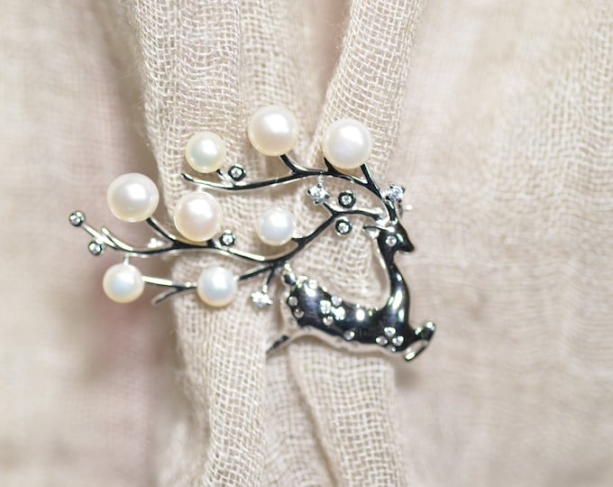 Reindeer Pendant Necklace for Women, 925 Sterling Silver Freshwater Pearl Necklace for Girls, Pin Brooch, Hypoallergenic, Holiday Gifts
