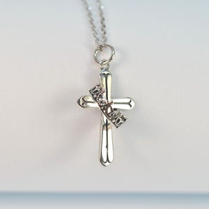 Collana con croce in argento sterling, ciondolo a croce artigianale con anello a corona, collana con catena in argento da 18&quot; per donne e ragazze, ipoallergenica