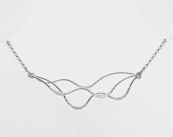 Halsband i sterlingsilver, halsband inspirerat av havet, halsband och kedja med vågig design, iögonfallande halssmycke