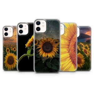 K&ouml;nnte beinhalten: Satz von f&uuml;nf transparenten Handyh&uuml;llen mit verschiedenen Sonnenblumendesigns. Die H&uuml;llen zeigen eine Vielzahl von Sonnenblumenbildern, darunter Nahaufnahmen, Sonnenblumenfelder und eine Sonnenblume vor einem sternenklaren Nachthimmel.