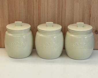 Set di barattoli per tè, caffè e zucchero color giallo crema, realizzati a mano e personalizzati per la cucina.