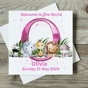 Gepersonaliseerde Welcome to the World roze AZ-wenskaart met babynaam, voorletter, jaartal en aangepaste tekst, cadeaukaart nieuwe baby of familie