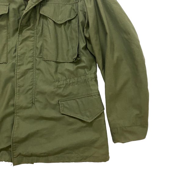 Authentique veste de campagne M-65 de l'armée américaine par Alpha Industries - Manteau de combat militaire vintage - Fabriqué aux États-Unis | Taille Moyenne Régulière | Studio AJ357 - France