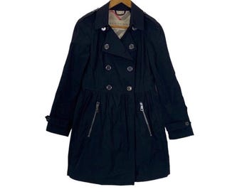 Chaqueta de lujo negra de nailon con doble botonadura para mujer de Burberry Brit