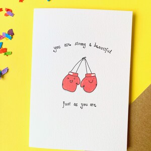 Tarjeta de felicitación alentadora y motivadora: eres fuerte y hermosa. Tarjeta motivacional, ayuda para la salud mental, alivio de la depresión, tarjeta de amabilidad.