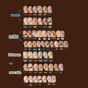 Puede incluir: Una taza de cerámica blanca con un asa negra y el texto "But First, Coffee" en negrita negra. La taza está sobre un fondo borroso. La taza mide aproximadamente 10 cm de altura.