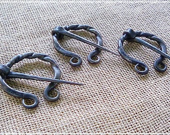 Pennanular brooch / cloak pin
